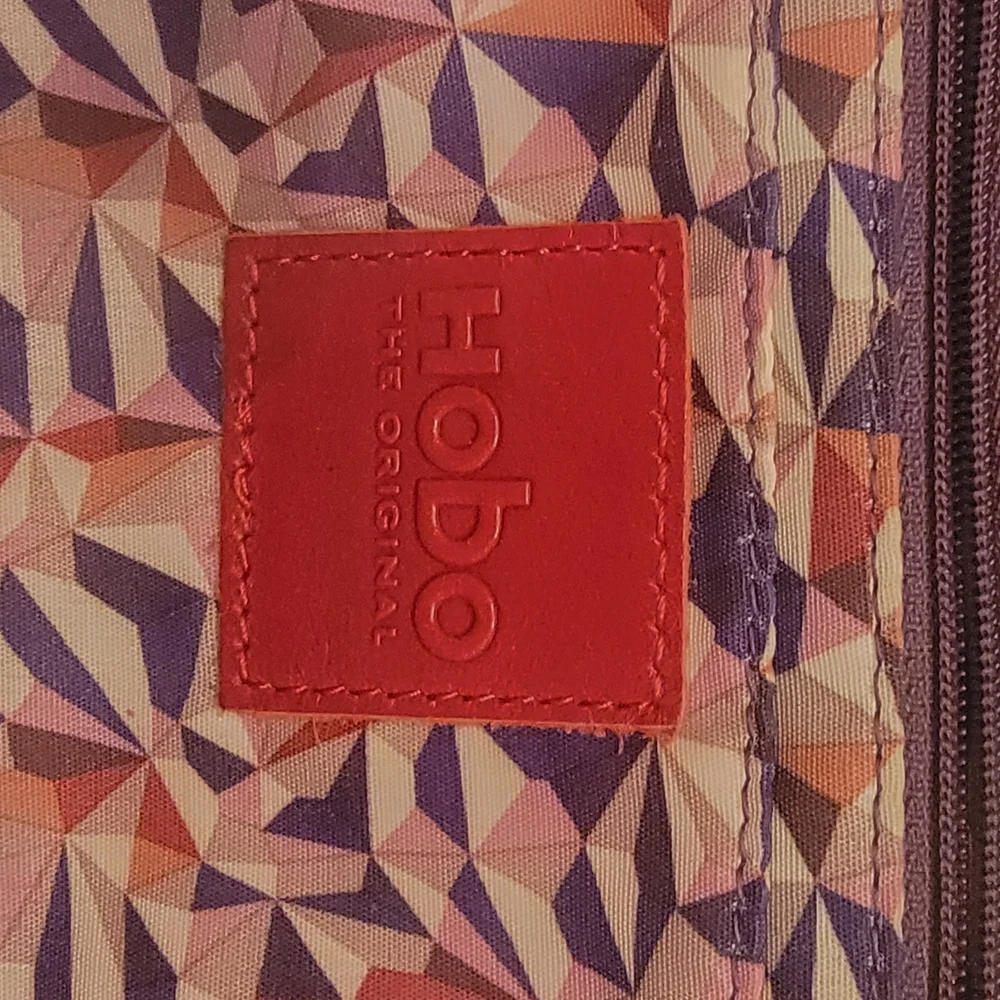 Elegant Red Leather Crossbody Hobo Brand Bag - Picture 5 of 5